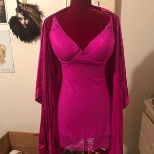 V/S 2 piece cami lace & silk robe. Medium